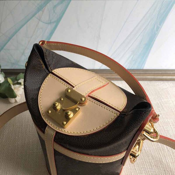 designer luxury women the tote bag fashion versatile handbags shoulder crossbody bags purse tories totes large capacity saddle wallets 7a q7 
designer luxury women the tote bag fashion versatile handbags shoulder crossbody bags purse tories totes large capacity saddle wallets 7a q7