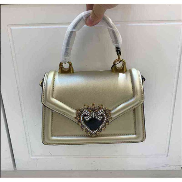 shoulder bags luxury brand designer handbags ladies fashion retro gold heart pearl buckle one shoulder messenger bag party clutch 1122
shoulder bags luxury brand designer handbags ladies fashion retro gold heart pearl buckle one shoulder messenger bag party clutch 1122