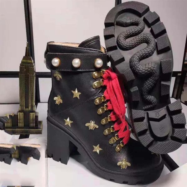 2021 martin boots designer luxury women boots letter high heeled metal fashion classic bee ladies short boots 35-42 with box190i, Black
2021 martin boots designer luxury women boots letter high heeled metal fashion classic bee ladies short boots 35-42 with box190i, Black