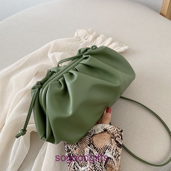 pouch bag designer bottegas handbags women venetas clutch bags 2022 new net red same cloud bag wrinkled dumpling single shoulder messenger h
pouch bag designer bottegas handbags women venetas clutch bags 2022 new net red same cloud bag wrinkled dumpling single shoulder messenger h