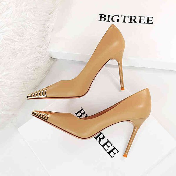 628-1 sandals nightclub slim high heels thin shallow mouth pointed metal decorative single shoes, Black
628-1 sandals nightclub slim high heels thin shallow mouth pointed metal decorative single shoes, Black