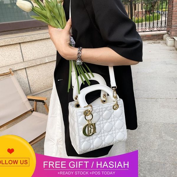 designer bags ms. dai fei's one shoulder cross body bag 2022 portable magnetic synthetic leather pu car stitching westernized high text
designer bags ms. dai fei's one shoulder cross body bag 2022 portable magnetic synthetic leather pu car stitching westernized high text