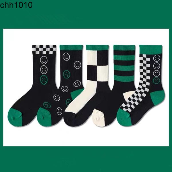 men's chaopai chessboard medium tube smiling face cotton black green plaid men's and women's sports square plaid striped
men's chaopai chessboard medium tube smiling face cotton black green plaid men's and women's sports square plaid striped