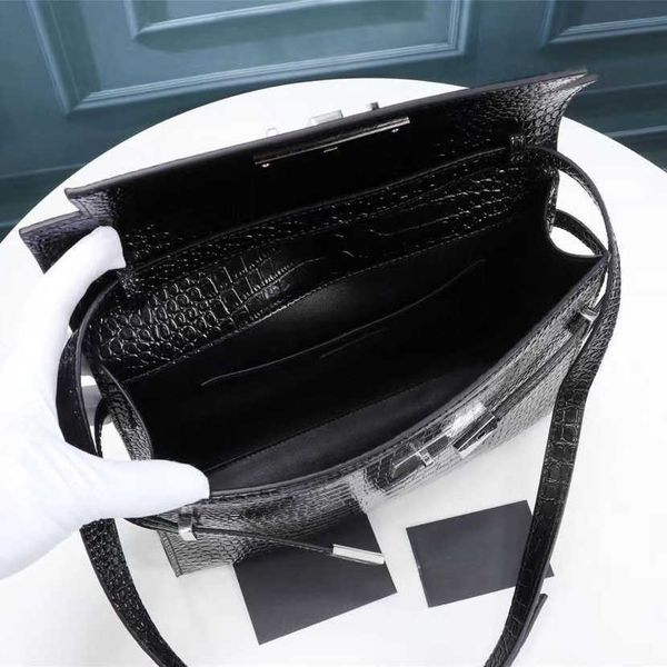 designer bag 5a manhattan baguette bag combine business and leisure selected italian alligator skin perfect wiring bags 001
designer bag 5a manhattan baguette bag combine business and leisure selected italian alligator skin perfect wiring bags 001