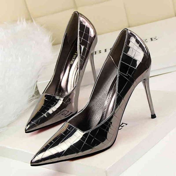 1570-1 sandals thin heel high shallow mouth pointed metal stone grain mirror nightclub shoes, Black
1570-1 sandals thin heel high shallow mouth pointed metal stone grain mirror nightclub shoes, Black