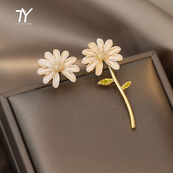 elegant asymmetric glass white daisy flower drop earrings for woman korean fashion jewelry party girls' luxury unusual earrings, Silver
elegant asymmetric glass white daisy flower drop earrings for woman korean fashion jewelry party girls' luxury unusual earrings, Silver