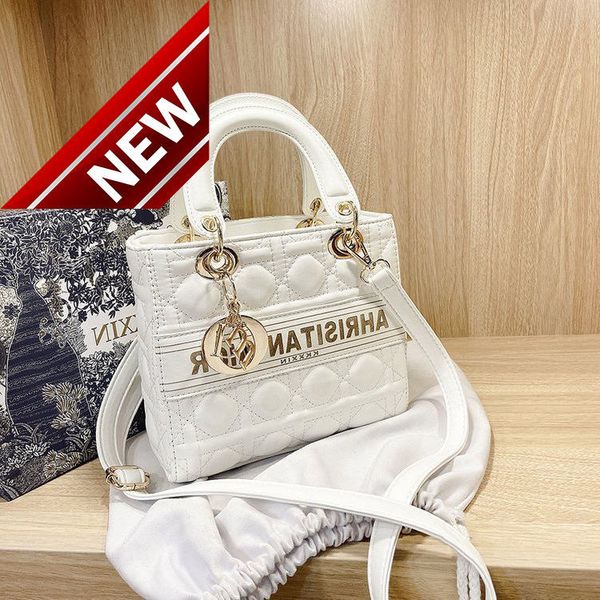 digner handbags european and american women's 2022 new xiaoxiangfeng net red fashion single shoulder msenger bag versatile portable god
digner handbags european and american women's 2022 new xiaoxiangfeng net red fashion single shoulder msenger bag versatile portable god