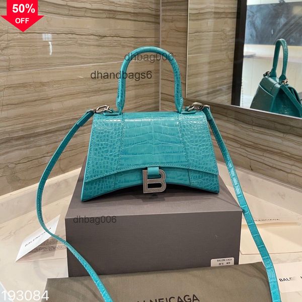purses ladies handbags designer clutch bag evening clutches bbalencaigass luxurys 2022 portable digner msenger bags hourglass handbag hanbag
purses ladies handbags designer clutch bag evening clutches bbalencaigass luxurys 2022 portable digner msenger bags hourglass handbag hanbag