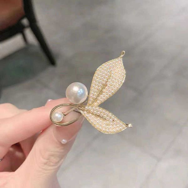 pearl leaf brooch leaf simple brooch suit creative minority coat autumn and winter accessories female, Gray
pearl leaf brooch leaf simple brooch suit creative minority coat autumn and winter accessories female, Gray