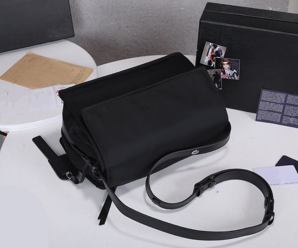 lady's messenger bag designer women crossbody bag fashion shoulder bags genuine leather underarm bag, Black;red
lady's messenger bag designer women crossbody bag fashion shoulder bags genuine leather underarm bag, Black;red