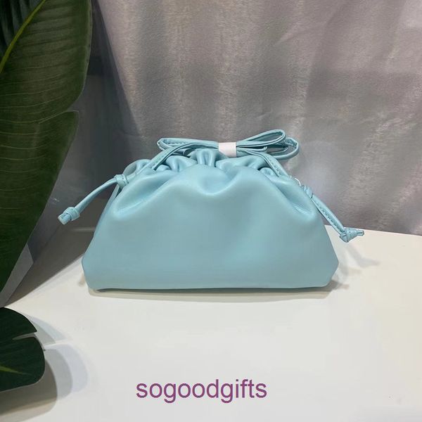 pouch bag designer bottegas handbags women venetas clutch bags plain cloud bag large and small fashionable one shoulder messenger soft hand
pouch bag designer bottegas handbags women venetas clutch bags plain cloud bag large and small fashionable one shoulder messenger soft hand