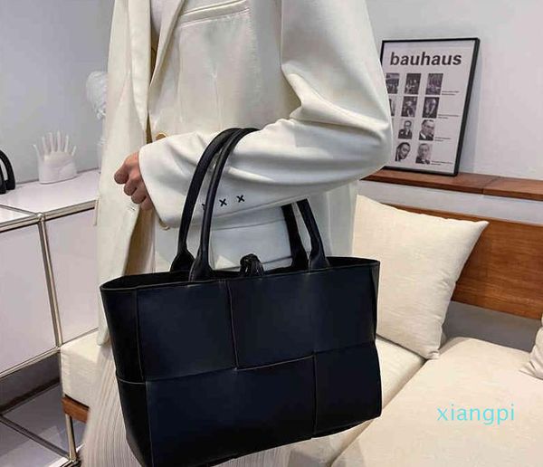 evening bags designer handbags venetass's tote large plaid woven solid color single shoulder
evening bags designer handbags venetass's tote large plaid woven solid color single shoulder