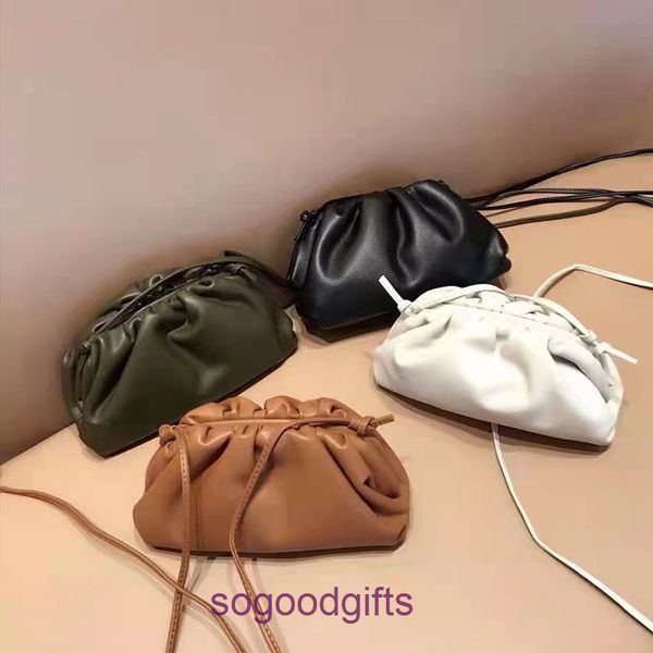 pouch bag designer bottegas handbags women venetas clutch bags soft leather net red envelope female 2022 new foreign style solid color cowhi
pouch bag designer bottegas handbags women venetas clutch bags soft leather net red envelope female 2022 new foreign style solid color cowhi