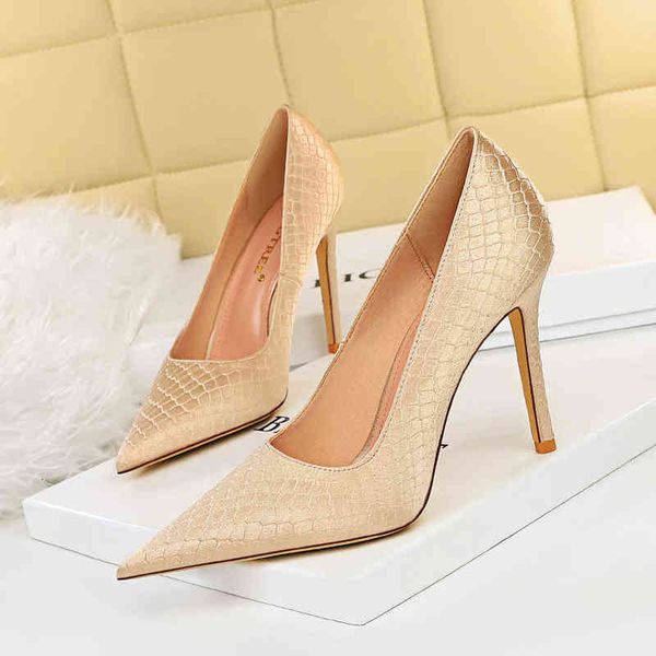 3169-1 sandals fashion slim nightclub banquet high heels fish scale silk satin shallow mouth pointed, Black
3169-1 sandals fashion slim nightclub banquet high heels fish scale silk satin shallow mouth pointed, Black