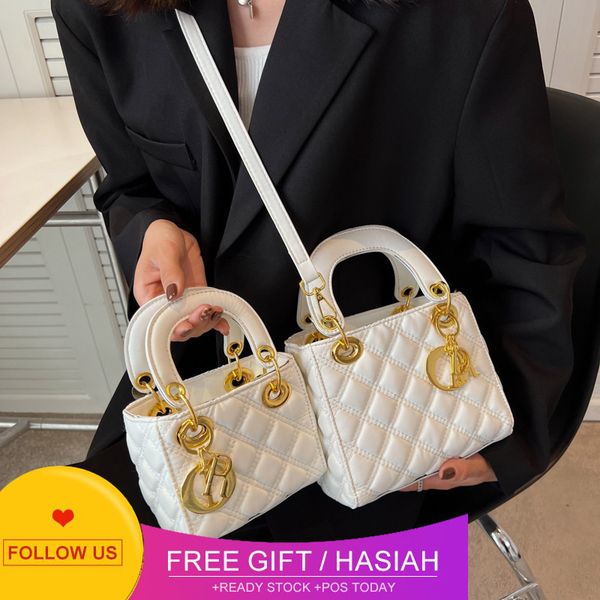 designer bags texture niche women's summer 2022 new versatile fashion temperament portable diana foreign gas messenger
designer bags texture niche women's summer 2022 new versatile fashion temperament portable diana foreign gas messenger