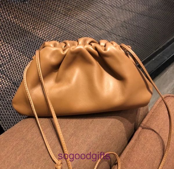pouch bag designer bottegas handbags women venetas clutch bags 2022 new classic versatile wrinkled cloud bag macarone clip women's sing
pouch bag designer bottegas handbags women venetas clutch bags 2022 new classic versatile wrinkled cloud bag macarone clip women's sing