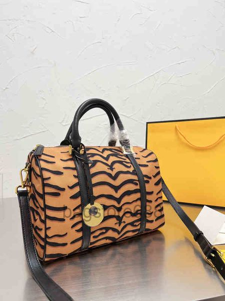 leather bag 2022 year of the tiger women high capacity gym handbags shoulder crossbody female purse designer bag with small pendant
leather bag 2022 year of the tiger women high capacity gym handbags shoulder crossbody female purse designer bag with small pendant