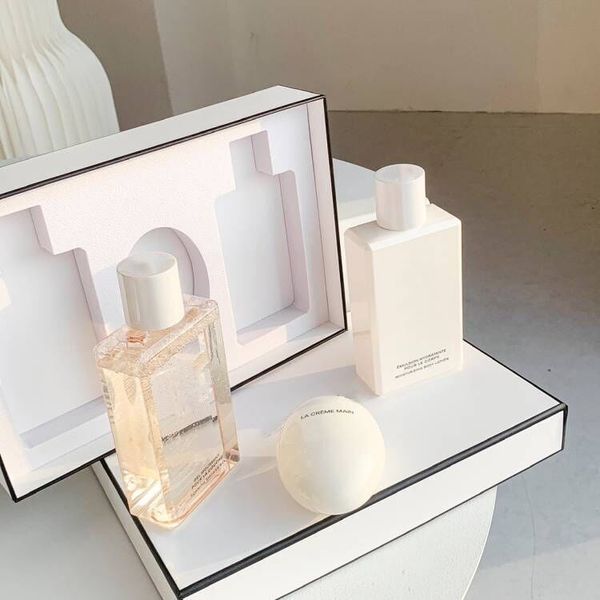 luxury brand skin care 3 in 1 set foaming shower gel moisturizing body lotion 200ml hand cream 50ml women bath sets 3pcs gift box high versi
luxury brand skin care 3 in 1 set foaming shower gel moisturizing body lotion 200ml hand cream 50ml women bath sets 3pcs gift box high versi