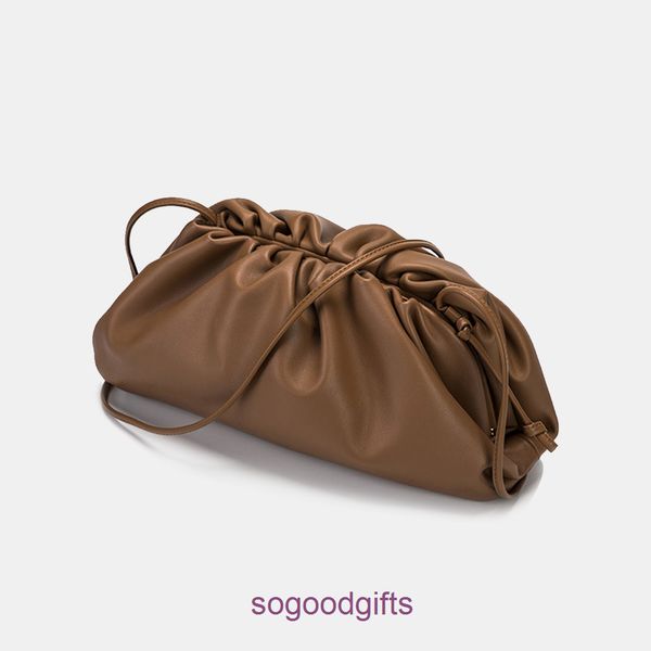 pouch bag designer bottegas handbags women venetas clutch bags axige's same cowhide women's bag cloud one shoulder messenger bag f
pouch bag designer bottegas handbags women venetas clutch bags axige's same cowhide women's bag cloud one shoulder messenger bag f