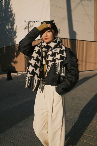 designer scarf acne sweden studios same as savisac22 new wool thousand bird fashionable soft waxy tassel shawl, Blue;gray
designer scarf acne sweden studios same as savisac22 new wool thousand bird fashionable soft waxy tassel shawl, Blue;gray