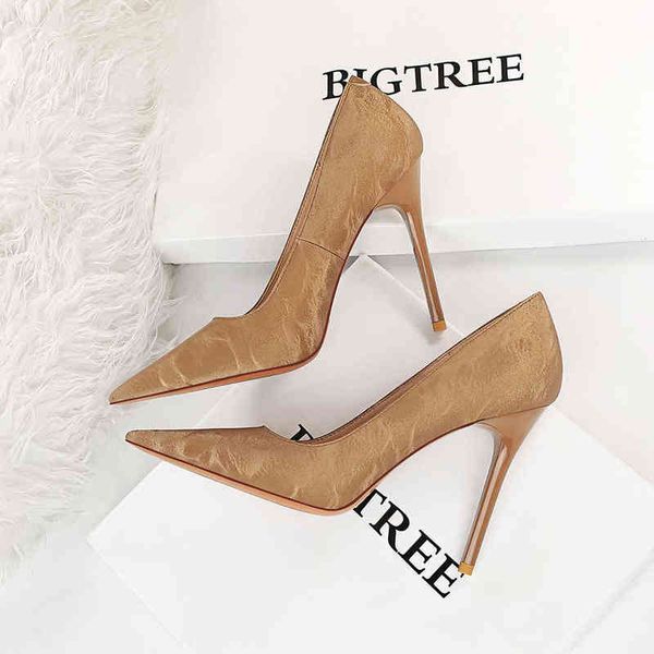3169-2 sandals style high heels shallow mouth pointed thin super nightclub women's shoes single, Black
3169-2 sandals style high heels shallow mouth pointed thin super nightclub women's shoes single, Black