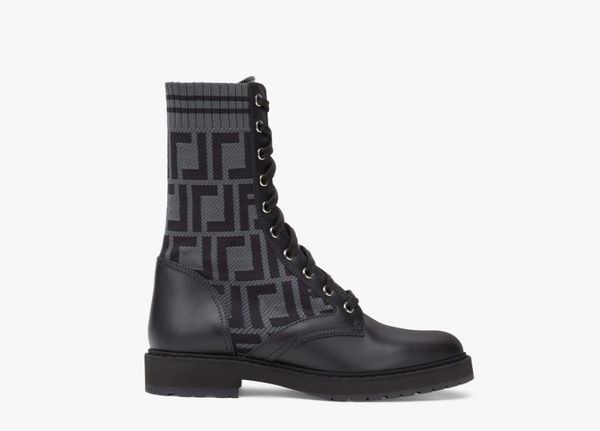 2022 boots will be made of retro color polished cowhide and martin leather size of manual processing 35-42 with box, Black
2022 boots will be made of retro color polished cowhide and martin leather size of manual processing 35-42 with box, Black