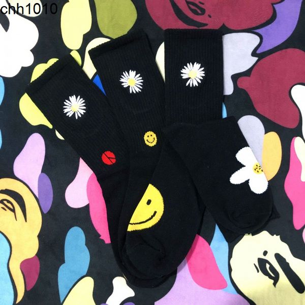 men's socks chaozhou brand small daisy face middle tube embroidery stockings quan zhilong same style men's and women's sports, Black
men's socks chaozhou brand small daisy face middle tube embroidery stockings quan zhilong same style men's and women's sports, Black