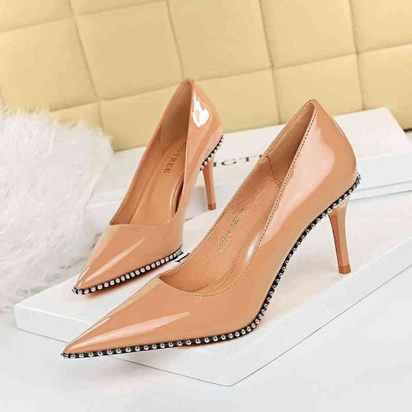 9611-a2 sandals fashion women's shoes thin heels high patent leather shallow mouth pointed metal bead rivet single, Black
9611-a2 sandals fashion women's shoes thin heels high patent leather shallow mouth pointed metal bead rivet single, Black