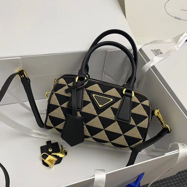 ladies embroidered fabric pillow bag enamel metal logo saffiano leather tote luxury designer one shoulder crossbody bags removable shoulder
ladies embroidered fabric pillow bag enamel metal logo saffiano leather tote luxury designer one shoulder crossbody bags removable shoulder