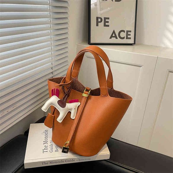 fashion women's herme bags portable bag women's 2022 new vegetable basket korean bu et niche design versatile one shoulder messeng
fashion women's herme bags portable bag women's 2022 new vegetable basket korean bu et niche design versatile one shoulder messeng