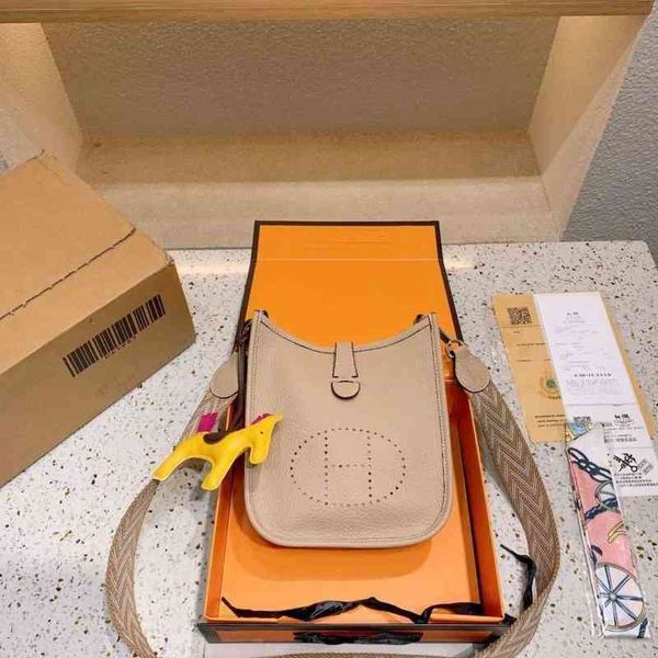bags herme classic handbag evelynes bag one leaf women's trend korean version shoulder messenger hollowed out mini head leather mobile
bags herme classic handbag evelynes bag one leaf women's trend korean version shoulder messenger hollowed out mini head leather mobile