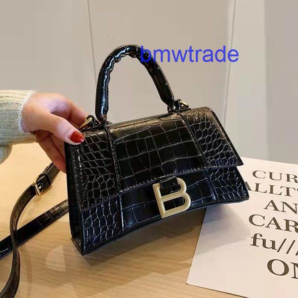 luxury designer handbags balencaigas's hourglass bags ladies shoulder crossbody crocodile pattern new hourglass bag fashion women'
luxury designer handbags balencaigas's hourglass bags ladies shoulder crossbody crocodile pattern new hourglass bag fashion women'