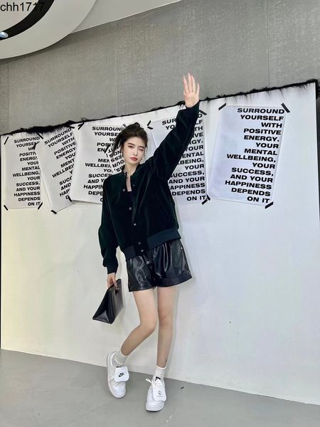 women jackets autumn and winter 22 new fashion embroidery letters classic versatile men and women velvet bomber coat, Black;brown
women jackets autumn and winter 22 new fashion embroidery letters classic versatile men and women velvet bomber coat, Black;brown