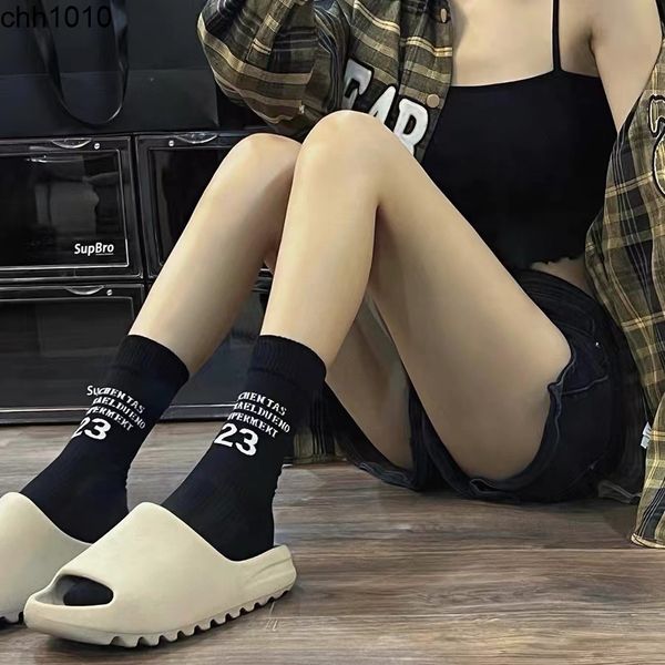 men's socks 22 autumn new products rrr123 black and white english numerals and letters women's middle tube socks european fashion
men's socks 22 autumn new products rrr123 black and white english numerals and letters women's middle tube socks european fashion