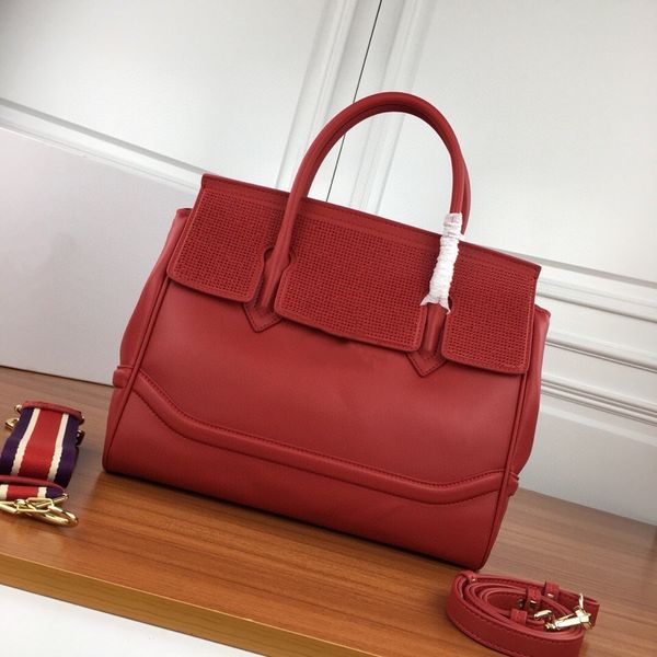 women's low-key fashion bag big capacity simple design shoulder handbag cell phone bag fine workmanship suitable for all occasions
women's low-key fashion bag big capacity simple design shoulder handbag cell phone bag fine workmanship suitable for all occasions