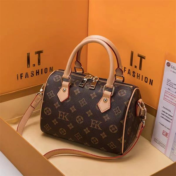 2022 purse shoulder bag embossed flower clutch crossbody messenger bags chain coin pillow cross body handbags with dust belt a293n, Red;black
2022 purse shoulder bag embossed flower clutch crossbody messenger bags chain coin pillow cross body handbags with dust belt a293n, Red;black