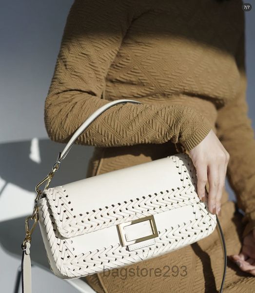 early spring baguette medium bags luxury designer womens handle totes lambskin genuine leather magnetic hasp detchable crossbody ha 2022
early spring baguette medium bags luxury designer womens handle totes lambskin genuine leather magnetic hasp detchable crossbody ha 2022