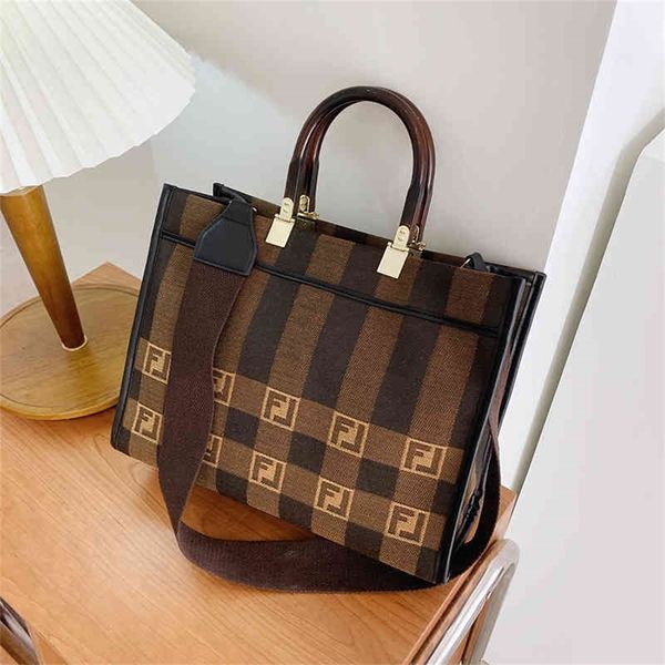 59% off shoulder bags on sell high-quality ins printed moisture resin portable tote single messenger
59% off shoulder bags on sell high-quality ins printed moisture resin portable tote single messenger