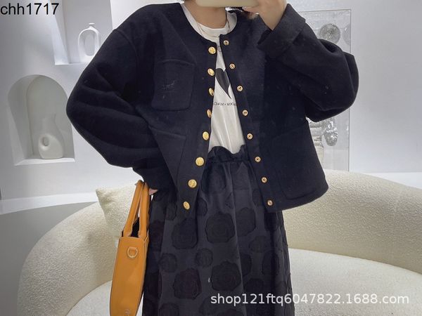 women jackets ce21 autumn and winter new leisure simple embroidery carriage button short woolen coat, Black;brown
women jackets ce21 autumn and winter new leisure simple embroidery carriage button short woolen coat, Black;brown
