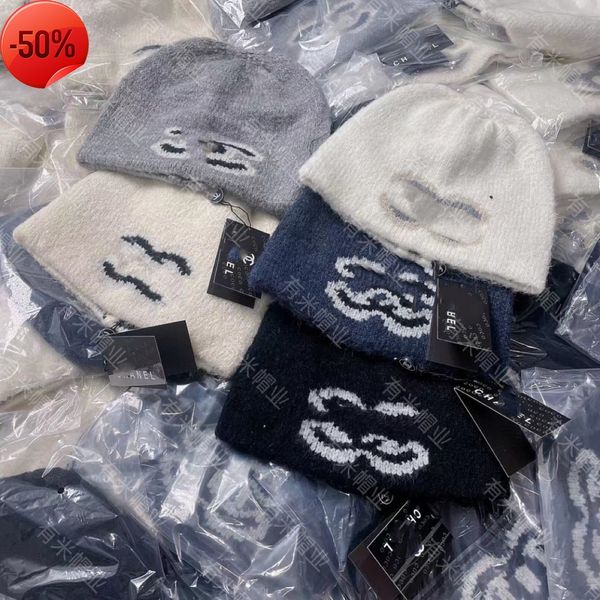 designer brand new men's women's hats c autumn winter letter knitted cold live, Blue;gray
designer brand new men's women's hats c autumn winter letter knitted cold live, Blue;gray