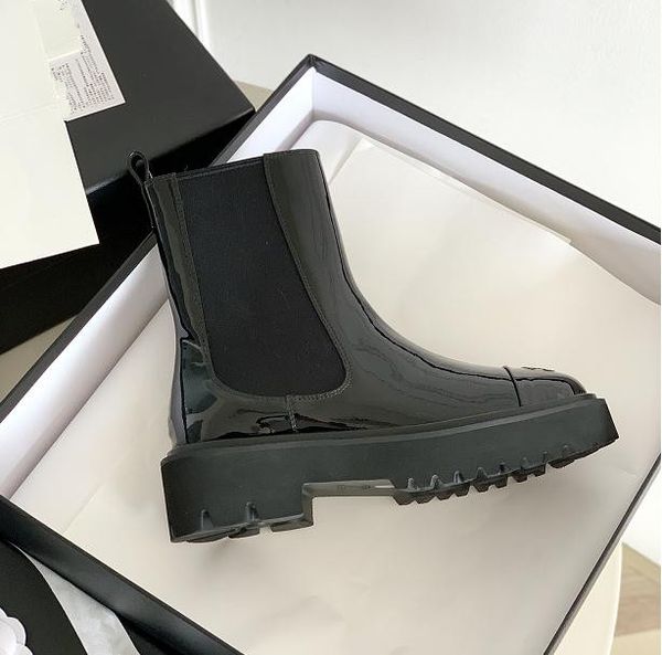 2022 designer thick sole martin boots women's autumn winter new short boot retro thick-soled leather black chelsea ankle boots 35-41
2022 designer thick sole martin boots women's autumn winter new short boot retro thick-soled leather black chelsea ankle boots 35-41