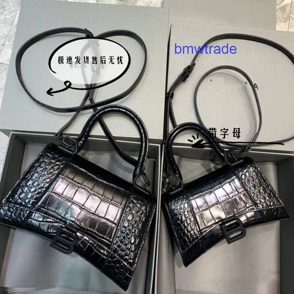 luxury designer handbags balencaigas's hourglass bags ladies shoulder crossbody new hourglass bag cowhide crocodile pattern high-grade
luxury designer handbags balencaigas's hourglass bags ladies shoulder crossbody new hourglass bag cowhide crocodile pattern high-grade