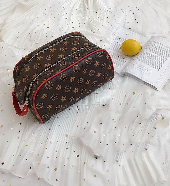 2022 fashion luxurys designers double zipper cosmetic bags cases large capacity fold organizer storage hanging bag waterproof woman clutch m
2022 fashion luxurys designers double zipper cosmetic bags cases large capacity fold organizer storage hanging bag waterproof woman clutch m