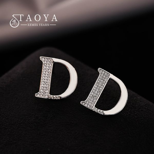 2022 new classic d letter simple silver color earring korean fashion jewelry party girls luxury accessories for woman earrings, Golden;silver
2022 new classic d letter simple silver color earring korean fashion jewelry party girls luxury accessories for woman earrings, Golden;silver