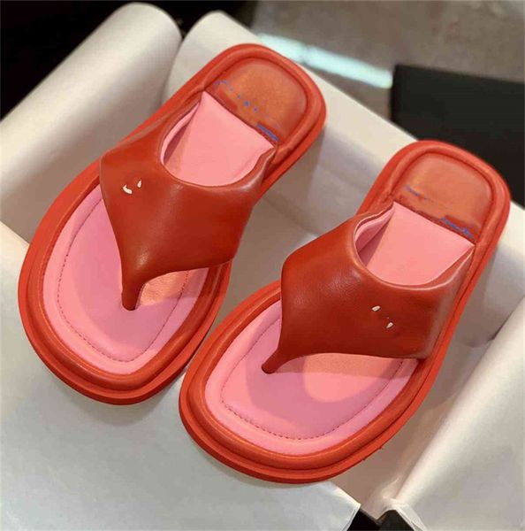 2022 new slippers channel men women beach slippers leather webbing fashion luxury summer sandals 011
2022 new slippers channel men women beach slippers leather webbing fashion luxury summer sandals 011