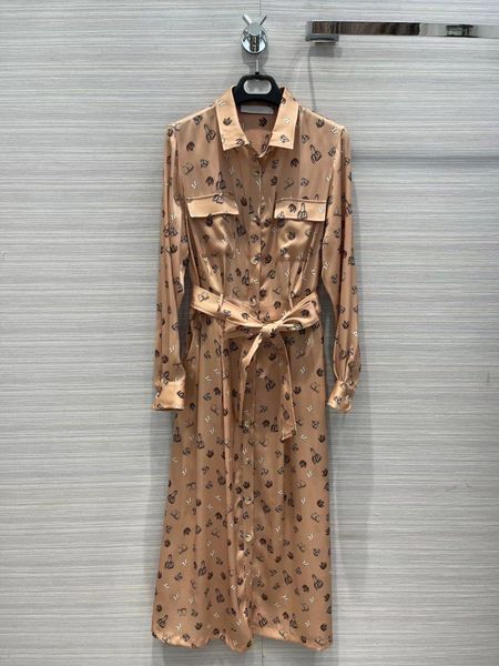 milan runway dresses 2022 new autumn winter lapel neck long sleeve print panelled women's designer dress brand same style dress 0917-4, Black
milan runway dresses 2022 new autumn winter lapel neck long sleeve print panelled women's designer dress brand same style dress 0917-4, Black