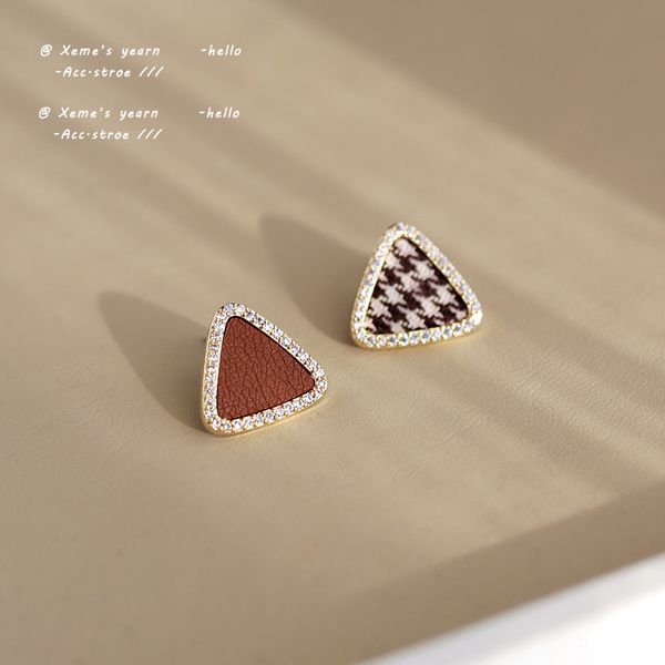 design sense plaid artificial leather asymmetric triangular earrings studs girls simple accessories fashion jewelry, Golden;silver
design sense plaid artificial leather asymmetric triangular earrings studs girls simple accessories fashion jewelry, Golden;silver