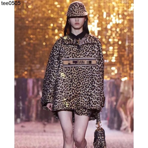 22 spring and summer new leopard print letter printed hooded sunscreen clothes loose casual coat women, Black;brown
22 spring and summer new leopard print letter printed hooded sunscreen clothes loose casual coat women, Black;brown