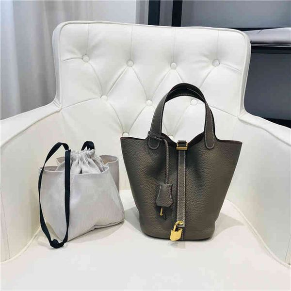 bag designer fashion herme ladies 2022 new head leather litchi pattern women's bag gold button vegetable
bag designer fashion herme ladies 2022 new head leather litchi pattern women's bag gold button vegetable