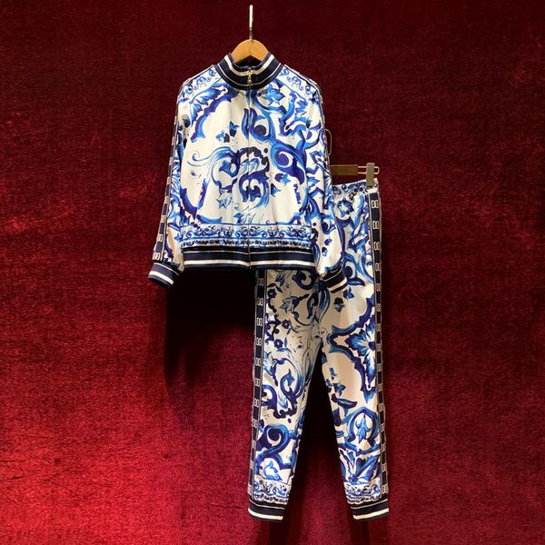 two piece pants new european and american women's wear for winter 2022 long-sleeved royal print coat nine minutes of pants fashion suit, White
two piece pants new european and american women's wear for winter 2022 long-sleeved royal print coat nine minutes of pants fashion suit, White